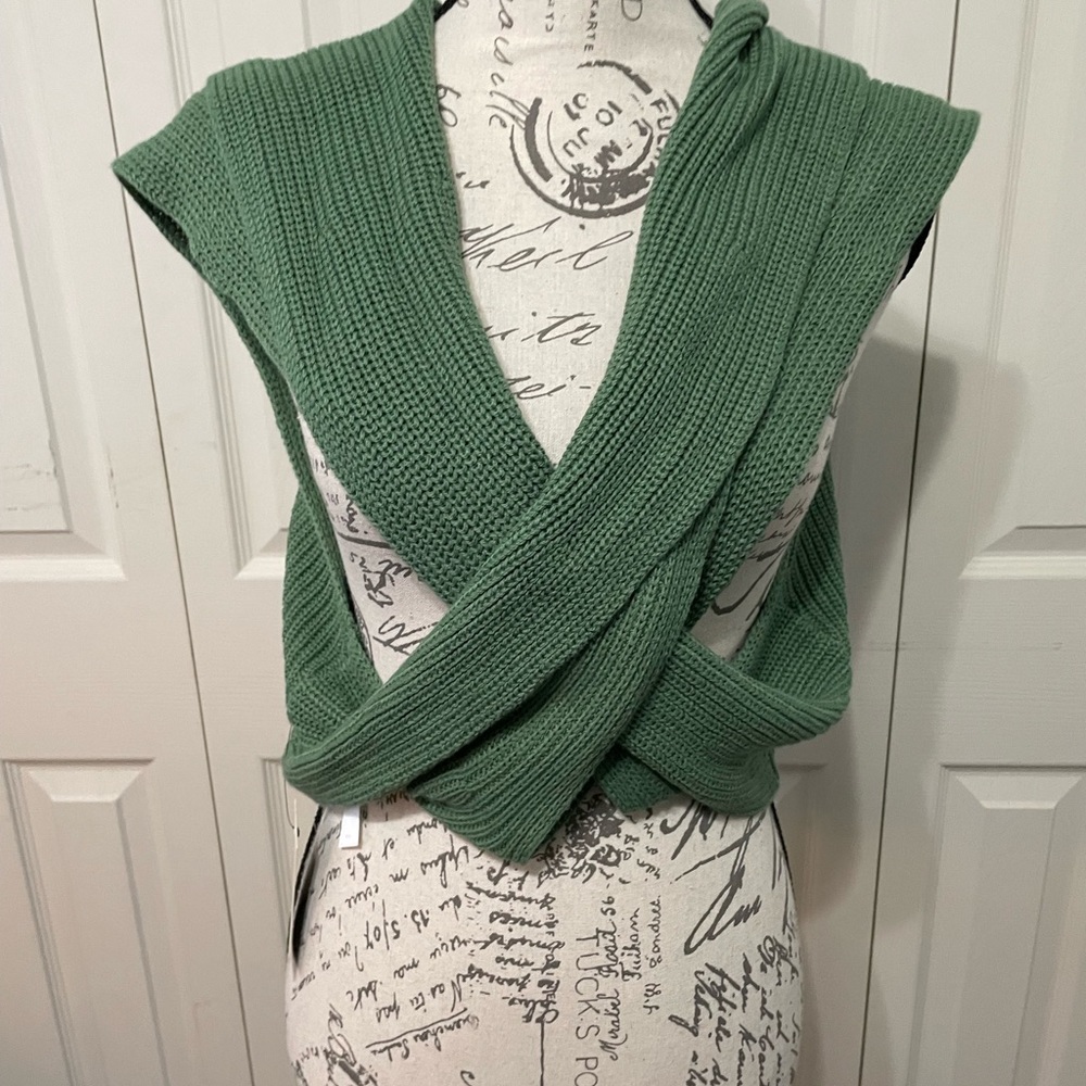Eloquii sweater vest wrap in green one size